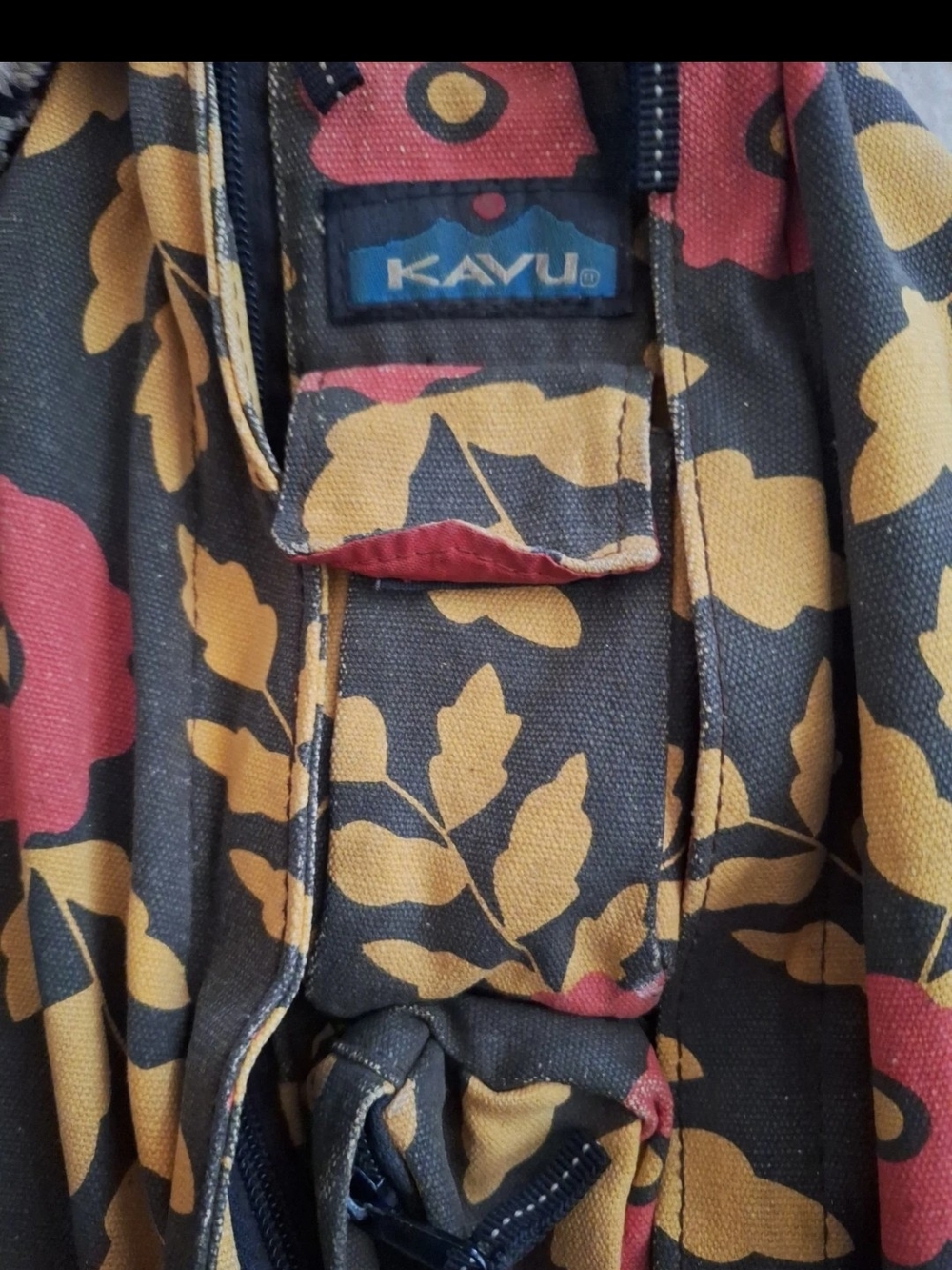 Kavu Rope Sling Bag Rare Limited Edition Black Red Yellow Floral All Over Print - Picture 3 of 6